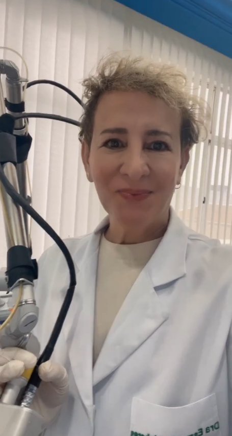 Dra. Esmaely no consultório
